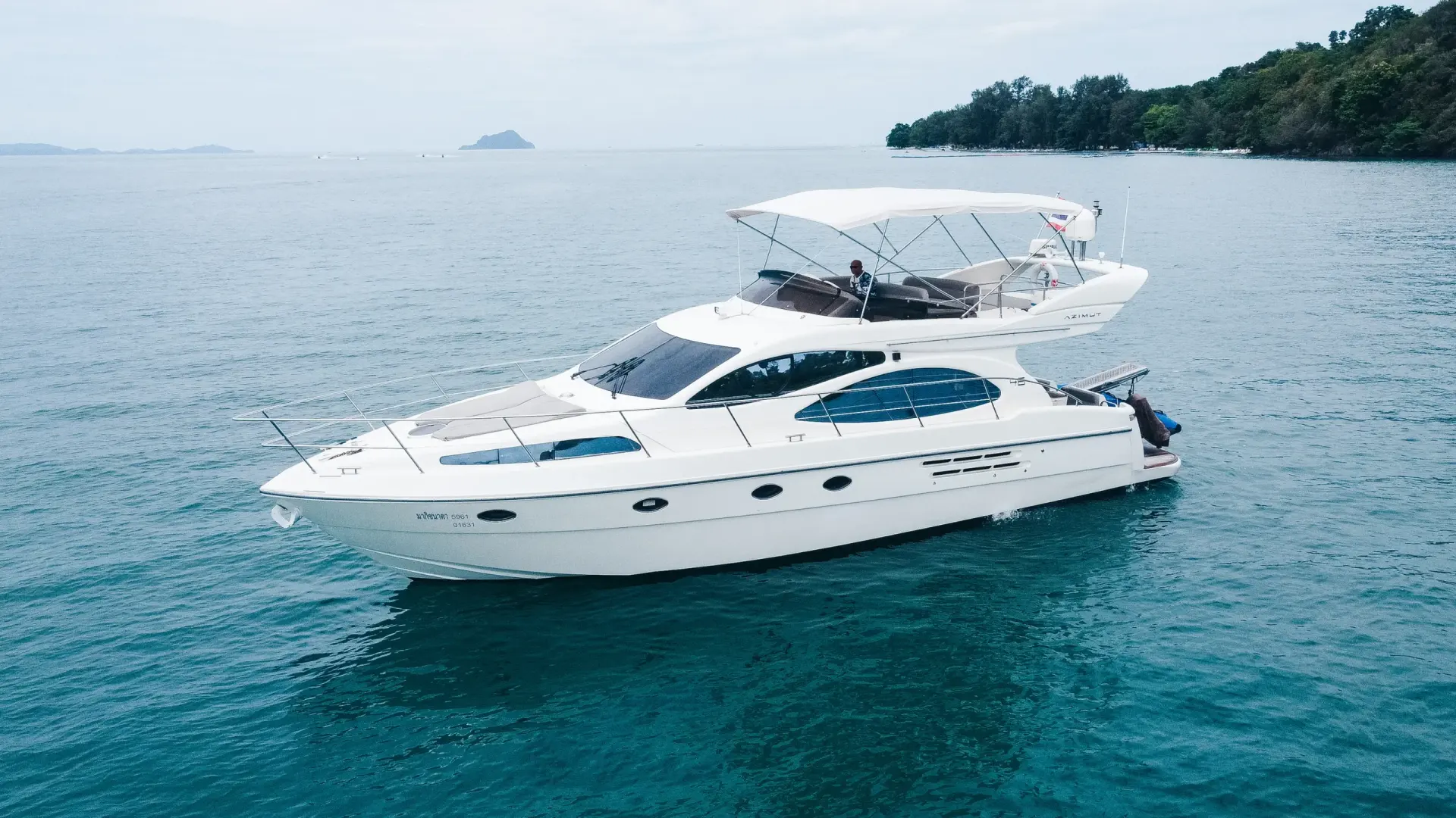 Azimut 46 ft – เรือยอชต์ เช่าเหมาลำ ภูเก็ต