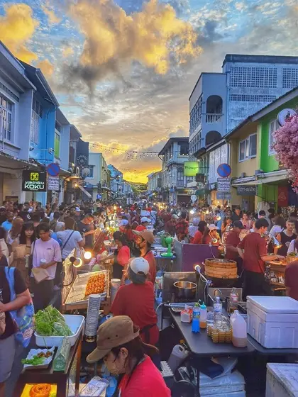ภูเก็ตเมืองเก่า & ถนนคนเดินหลาดใหญ่ – Thalang Road, Phuket