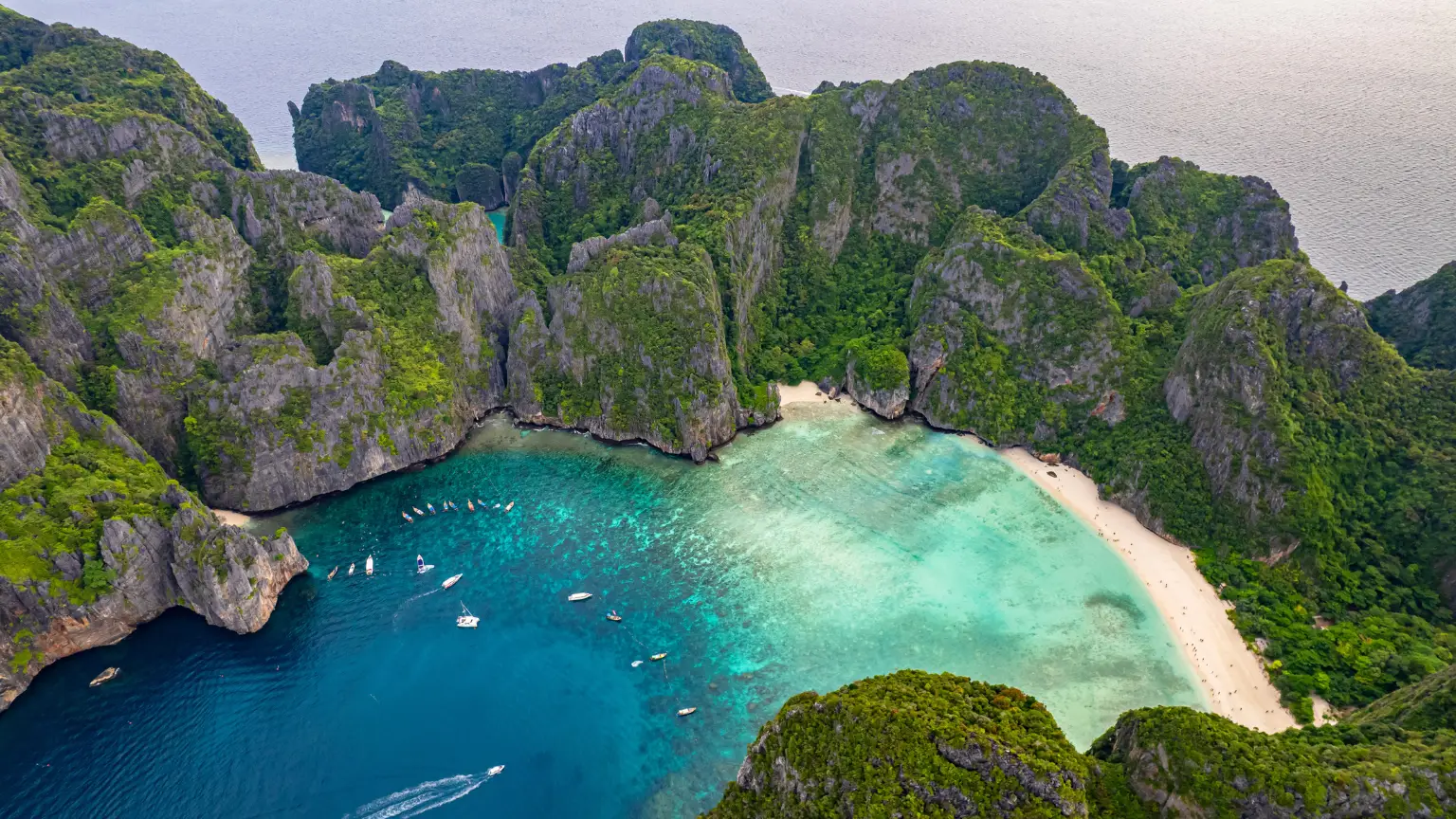 อ่าวมาหยา สวรรค์แห่งอันดามันบนหมู่เกาะพีพี ที่คุณต้องมาสัมผัส!
