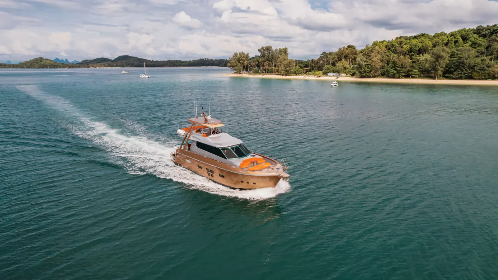 Do You Need a Boat With Air Conditioning? Who It’s Best For