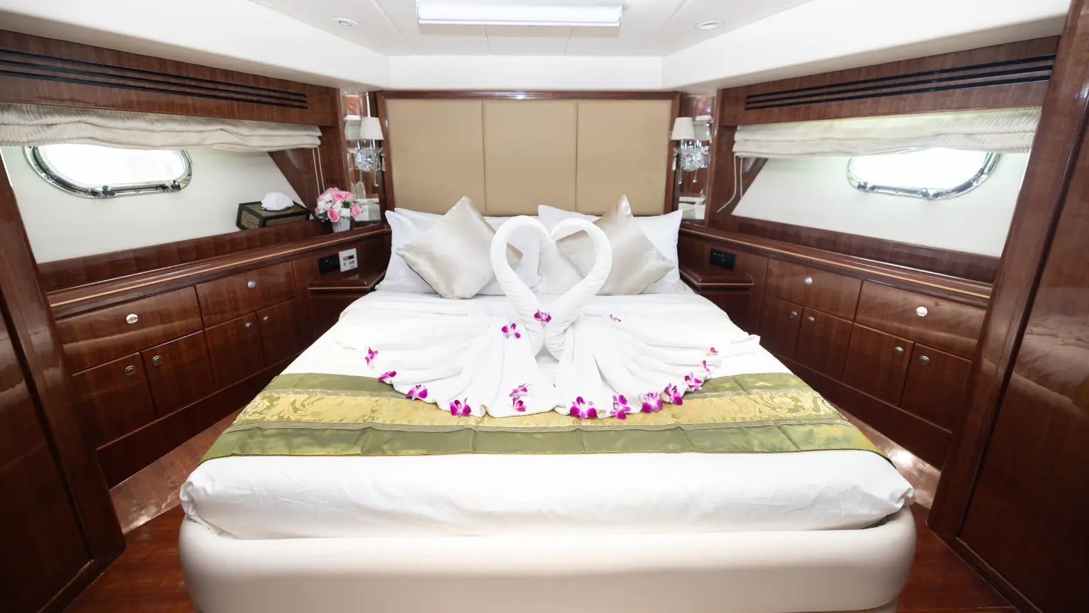 Do You Need a Boat With a Bedroom ? Who It’s Best For
